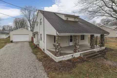 114 E College St, Bainbridge, IN 46105