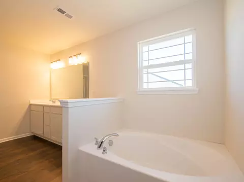Bath - 2357 Pine Valley Dr, Plainfield, IN 46168 photo 4 of 5