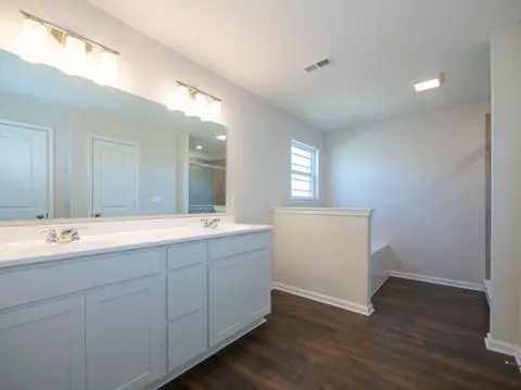 Bath - 2357 Pine Valley Dr, Plainfield, IN 46168 photo 2 of 5