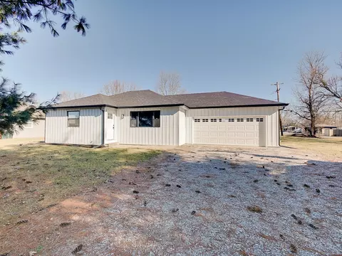 5720 N Vinton Hills Dr, Fairland, IN 46126