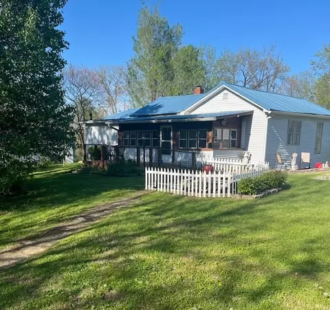 454 8th St, North Vernon, IN 47265