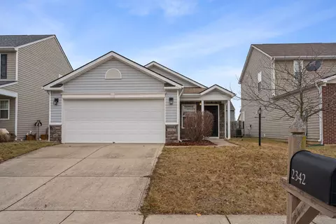 2342 Middle View Dr, Columbus, IN 47201