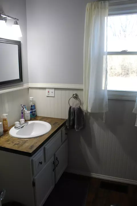 Bath - 203 E Central Ave, Spiceland, IN 47385 photo 3 of 3