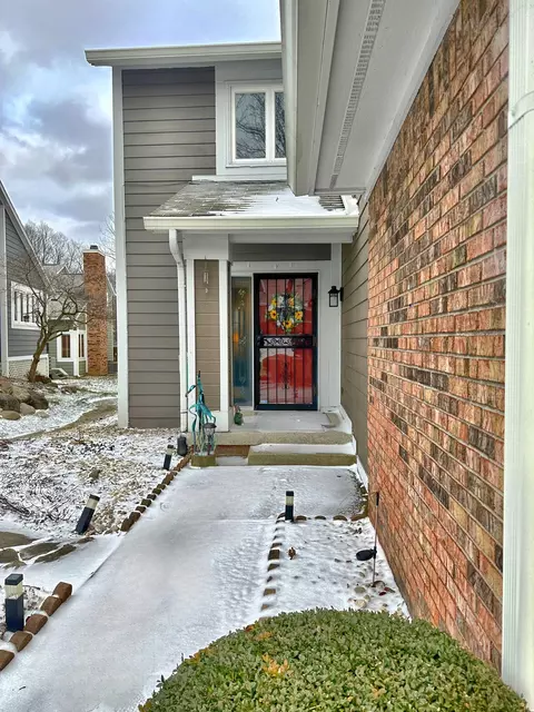 8169 Foxchase Cir, Indianapolis, IN 46256