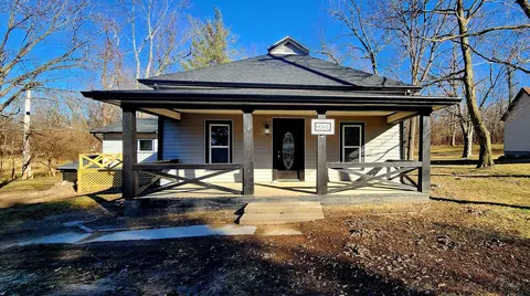 1011 E 8th St, Veedersburg, IN 47987