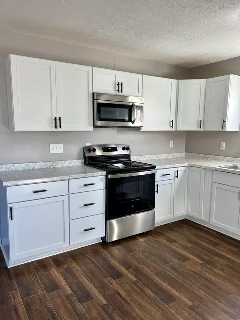 146 Schaefer Dr, Hope, IN 47246 photo 5