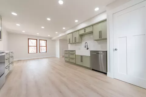 Kitchen - 2017 Irwin Dr, Columbus, IN 47201 photo 3 of 5