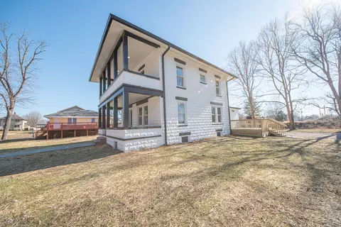 Exterior - 2017 Irwin Dr, Columbus, IN 47201 photo 12 of 15