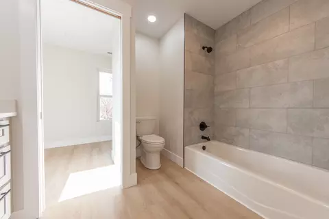 Bath - 2017 Irwin Dr, Columbus, IN 47201 photo 8 of 8