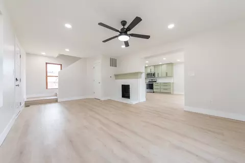 Living - 2017 Irwin Dr, Columbus, IN 47201 photo 1 of 2