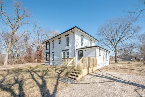 Exterior - 2017 Irwin Dr, Columbus, IN 47201 photo 7 of 15