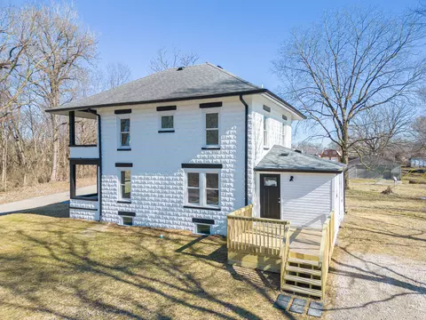 Exterior - 2017 Irwin Dr, Columbus, IN 47201 photo 13 of 15