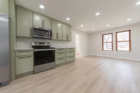 Kitchen - 2017 Irwin Dr, Columbus, IN 47201 photo 2 of 5