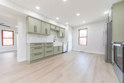 Kitchen - 2017 Irwin Dr, Columbus, IN 47201 photo 5 of 5