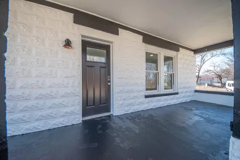 Exterior - 2017 Irwin Dr, Columbus, IN 47201 photo 3 of 15