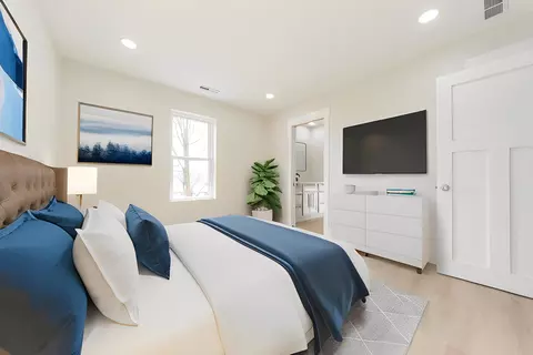 Bedroom - 2017 Irwin Dr, Columbus, IN 47201 photo 3 of 3