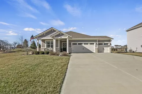 1044 Meadowbank Ln, Avon, IN 46123