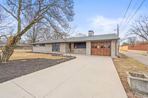 2594 Franklin St, Columbus, IN 47201