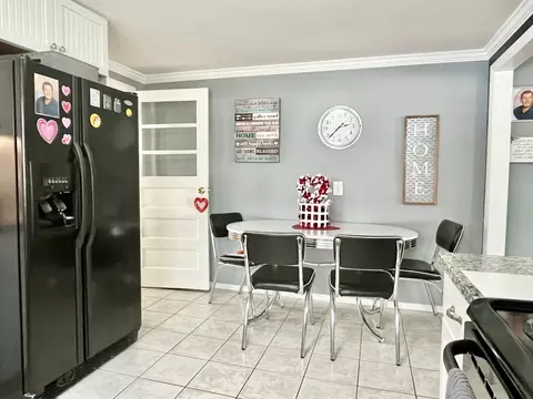 Dining - 527 Scott St, Hope, IN 47246 photo 1 of 1