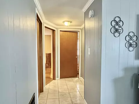 Entry Way - 527 Scott St, Hope, IN 47246 photo 2 of 3