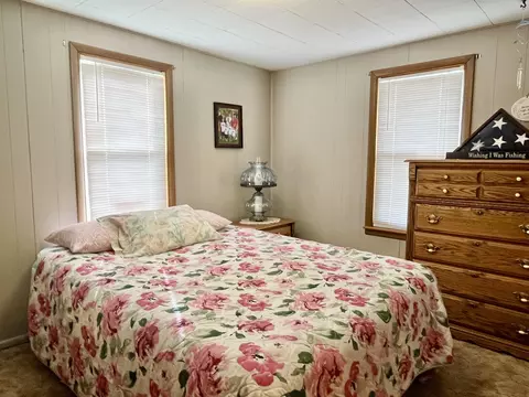 Bedroom - 527 Scott St, Hope, IN 47246 photo 5 of 6