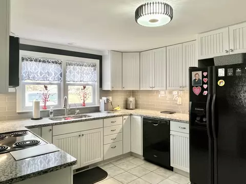 Kitchen - 527 Scott St, Hope, IN 47246 photo 3 of 4