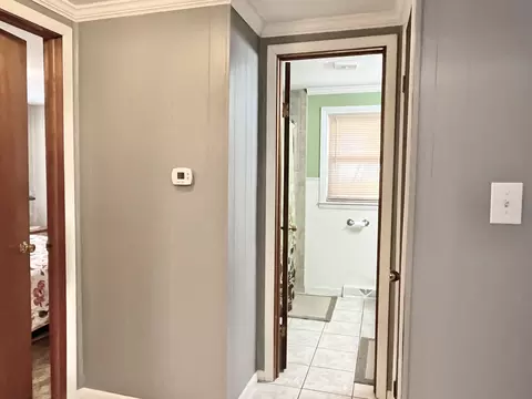 Entry Way - 527 Scott St, Hope, IN 47246 photo 1 of 3