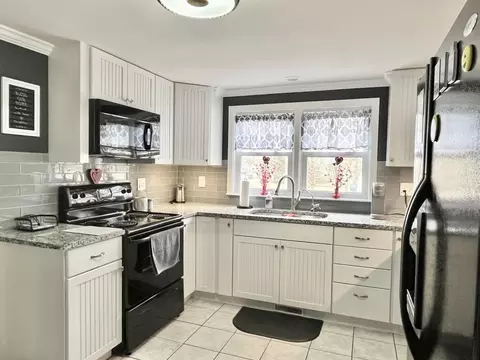 Kitchen - 527 Scott St, Hope, IN 47246 photo 4 of 4