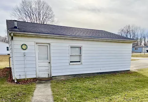 Exterior - 527 Scott St, Hope, IN 47246 photo 13 of 14