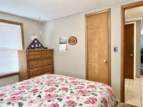 Bedroom - 527 Scott St, Hope, IN 47246 photo 4 of 6