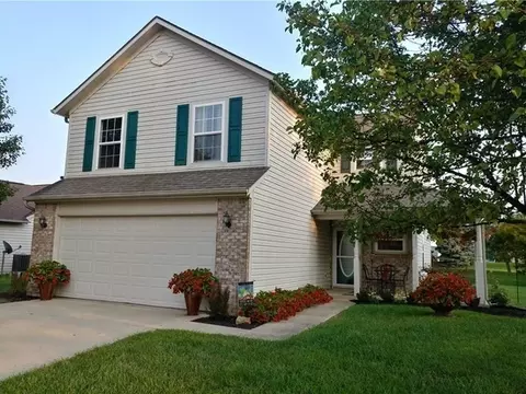 10693 Summerwood Ln, Fishers, IN 46038