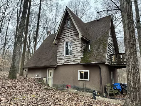 7826 Bent Stream Ln, Bowling Green, IN 47833