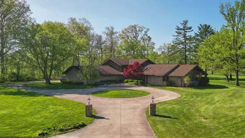 8494 W Mulligan Ln, Columbus, IN 47201