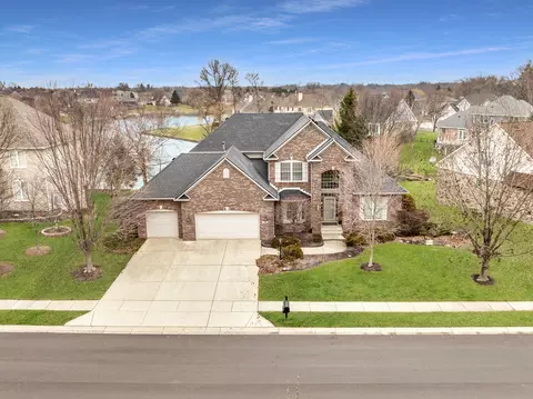 516 Sapphire Dr, Carmel, IN 46032