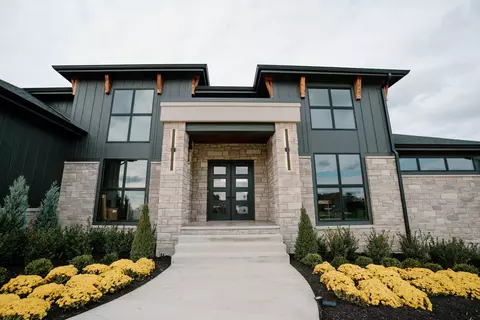3987 Lochview Ct, Bargersville, IN 46106
