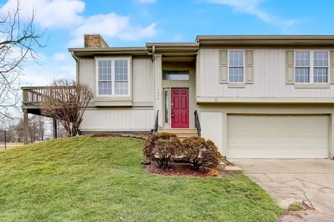 2758 Lakeshire Ln, Indianapolis, IN 46268
