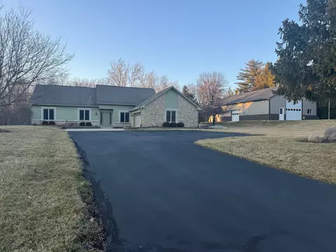 9928 N Woodland Dr, Mooresville, IN 46158