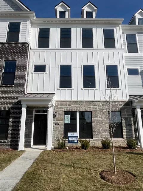 3255 Morab Dr, Zionsville, IN 46077