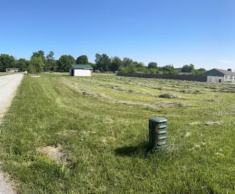 101 S Mary Dr, Carthage, IN 46115