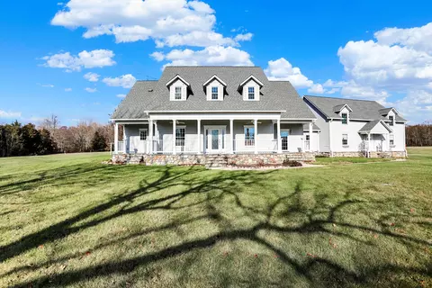 7690 W Deaver Rd, Columbus, IN 47201