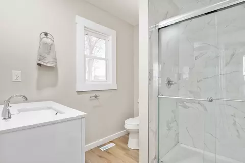 Bath - 127 E Michelle Ln, Pendleton, IN 46064 photo 1 of 2