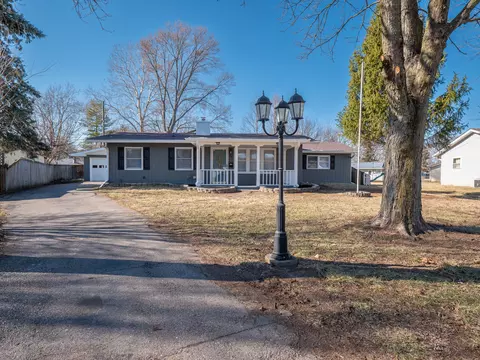 46 Lynwood Dr, Whiteland, IN 46184