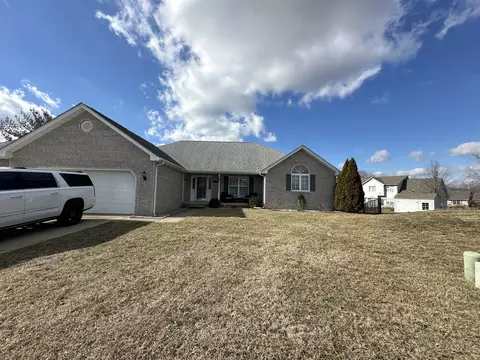 6004 Schooner Ct, Columbus, IN 47203