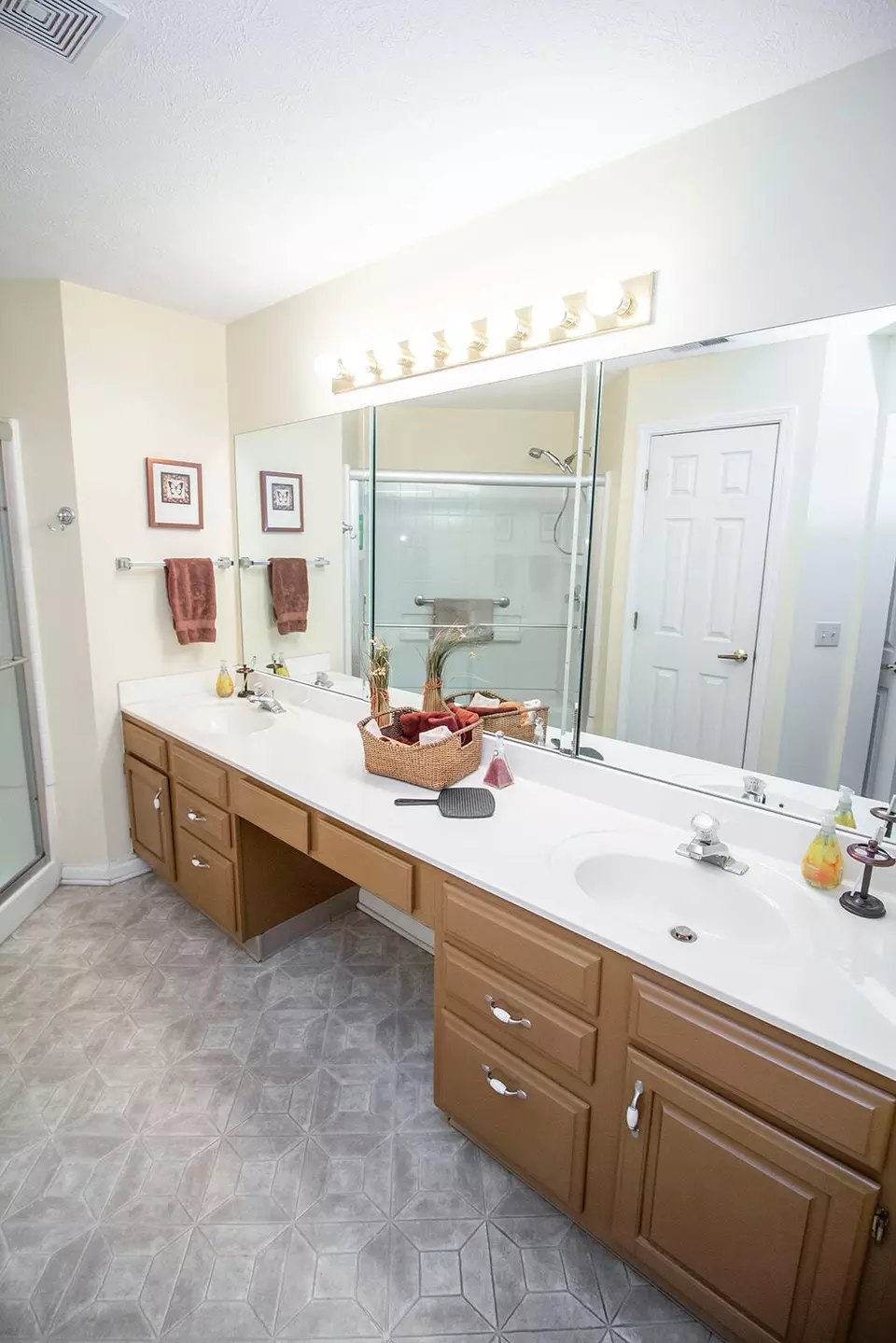 Bath - 20875 Waterscape Way, Noblesville, IN 46062 photo 1 of 2