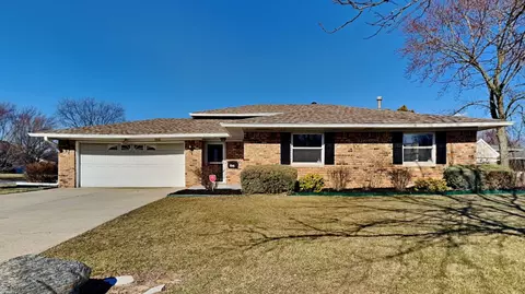 9346 E Gemini Dr, Indianapolis, IN 46229