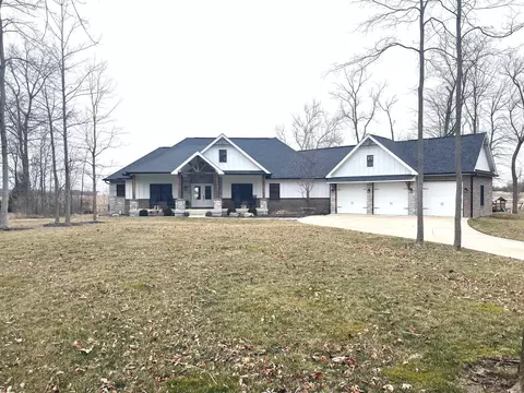 570 W Robert Ct, Greenfield, IN 46140