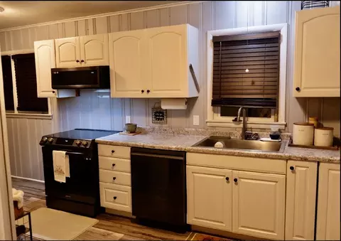 Kitchen - 1301 9th St, Covington, IN 47932 photo 2 of 3