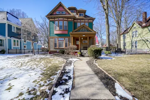 560 Woodruff Place East Dr, Indianapolis, IN 46201