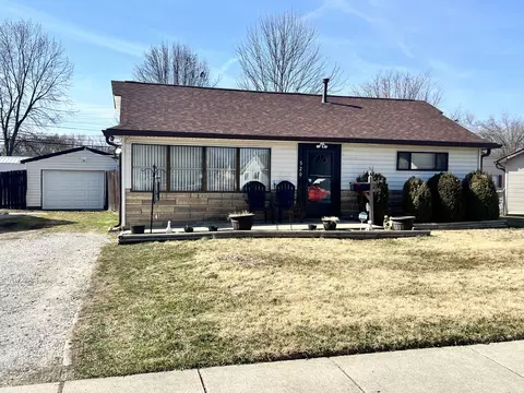520 Carol Dr, Greenwood, IN 46143