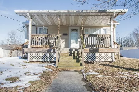 513 Union St, Hope, IN 47246